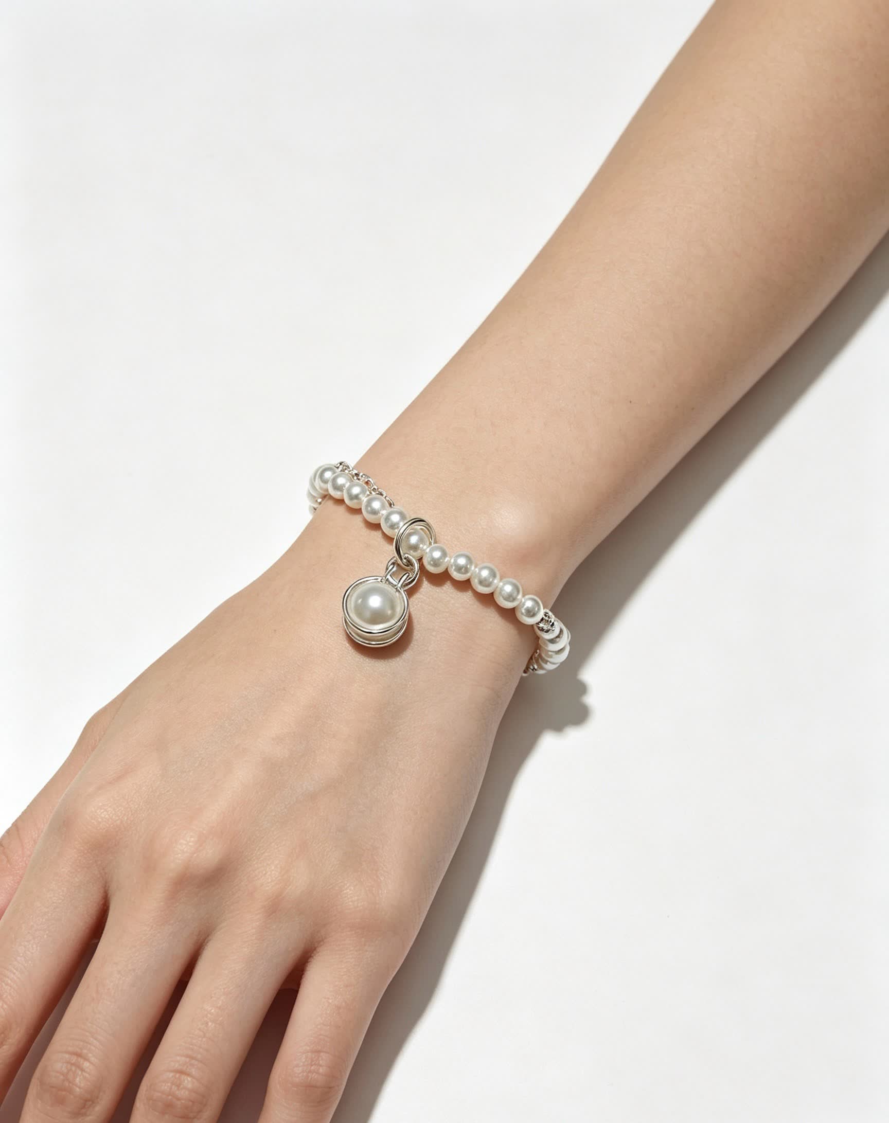Tiffany & Co Elegant Silver Pearl Bracelet